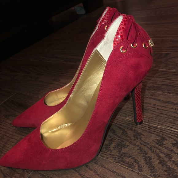 Guess | Pointy Toe Suede Heels (Red) - Picture 2 of 6